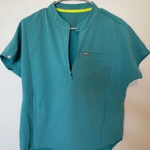 FIGS Women's 3 Pocket Scrub Top